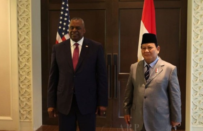Prabowo Meets US Defense Minister in Singapore to Discuss Indo-Pacific Strategy